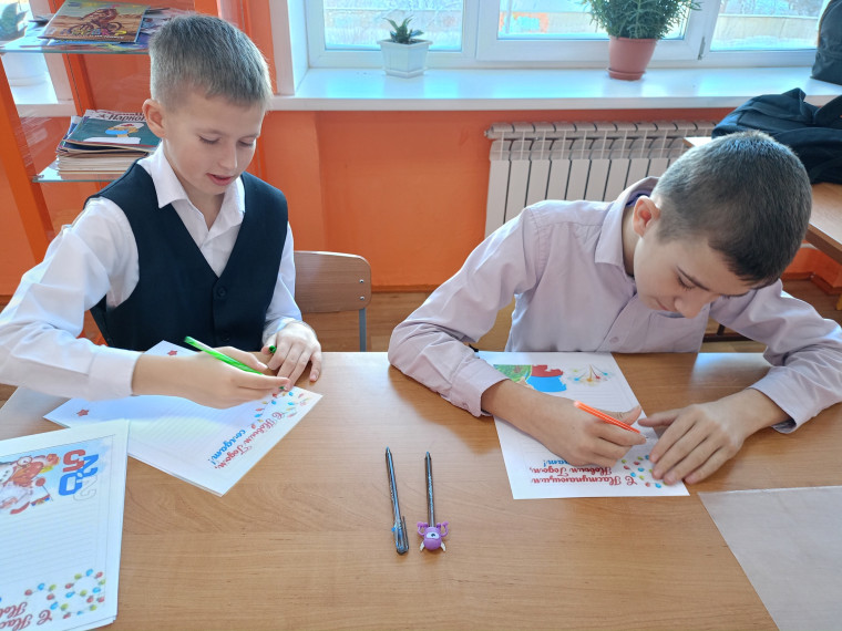 Акция «Новый год на фронт».